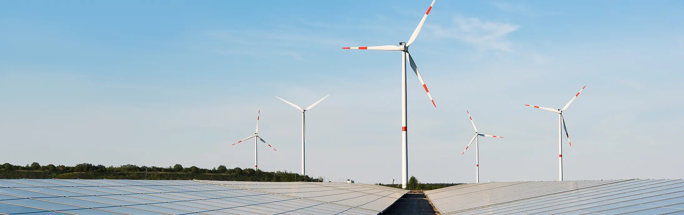 Windräder und Solarzellen