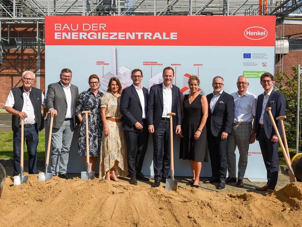 
Dr. Karl-Heinz Graf, Peter Blumenrath, Dr. Charlotte Beissel, Sylvie Nicol, Julien Mounier, Dr. Stephan Keller, Mona Neubaur, Carsten Knobel, Franz-Willi Iven und Dr. Daniel Kleine (v.l.n.r.)