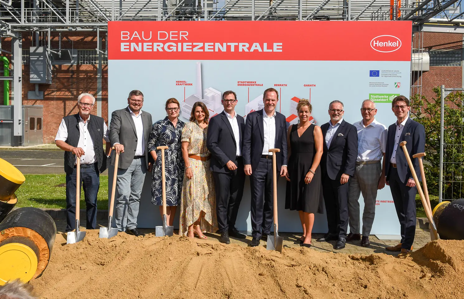 
Dr. Karl-Heinz Graf, Peter Blumenrath, Dr. Charlotte Beissel, Sylvie Nicol, Julien Mounier, Dr. Stephan Keller, Mona Neubaur, Carsten Knobel, Franz-Willi Iven und Dr. Daniel Kleine (v.l.n.r.)