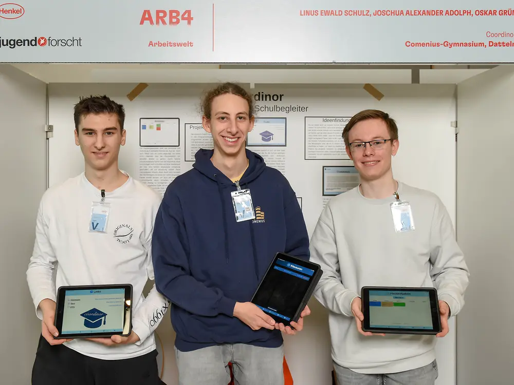 
Coordinor, Linus Ewald Schulz, Joschua Alexander Adolph und Oskar Grün vom Comenius-Gymnasium in Datteln