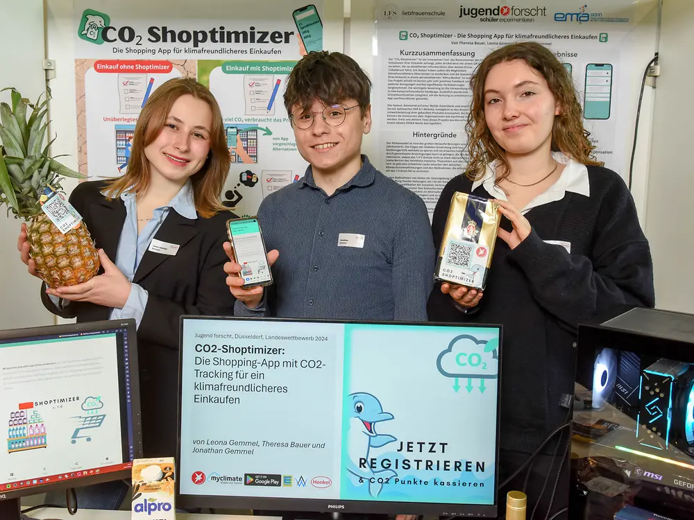 
CO2-Shoptimizer v.2.1: Shopping-App mit CO2-Tracking für ein klimafreundlicheres Einkaufen, Leona Gemmel und Theresa Montserrat Bauer Llanas von der Erzbischöfliche Liebfrauenschule Bonn und Jonathan Gemmel vom Ernst-Moritz-Arndt-Gymnasium Bonn