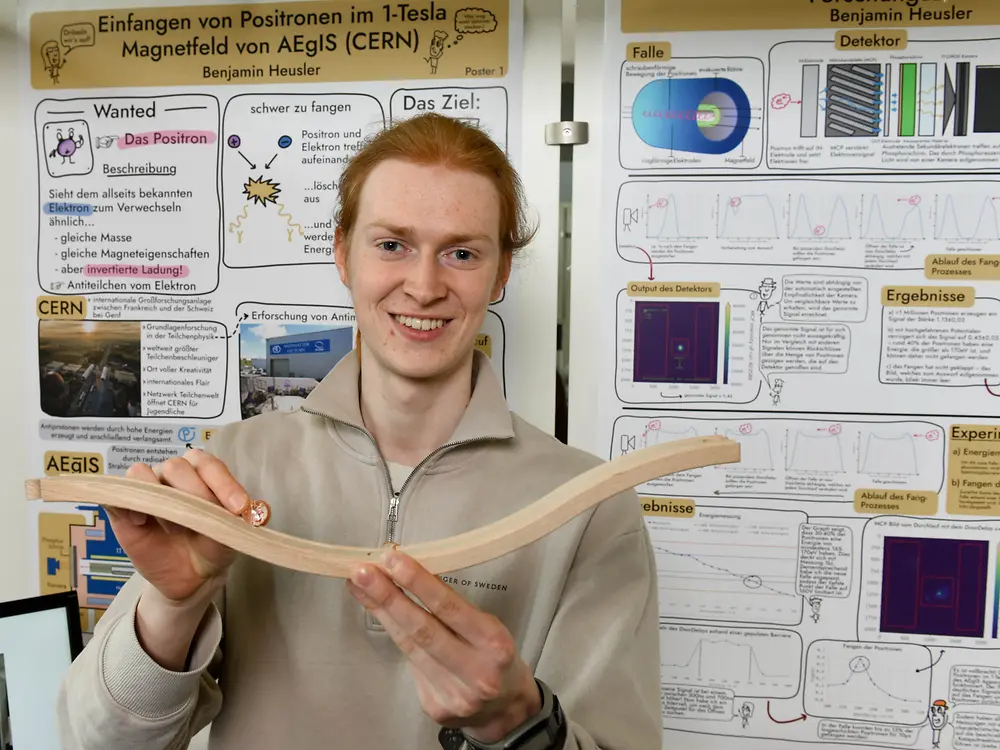 
Einfangen von Positronen im 1-Tesla Magnetfeld von AEgIS (CERN), Benjamin Heusler von der CERN in Genf (Schweiz)