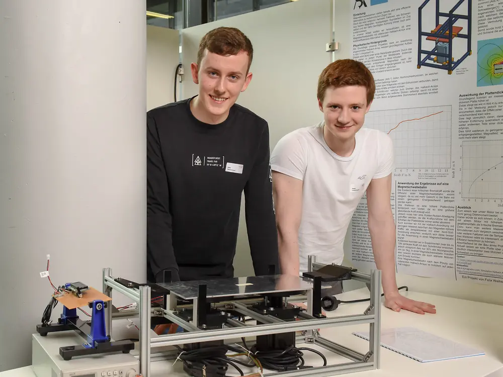 
Ist eine Magnetschwebebahn mithilfe von rotierenden Halbach-Arrays möglich?, Felix Freddy Weihermann und Jonas Umpfenbach_ Annette-von-Droste-Hülshoff-Gymnasium in Münster