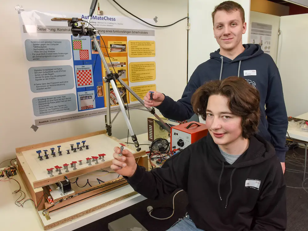 
AutoMateChess, Felix Gross und Fiete Kloppenborg von der Marienschule der Ursulinen in Bielefeld