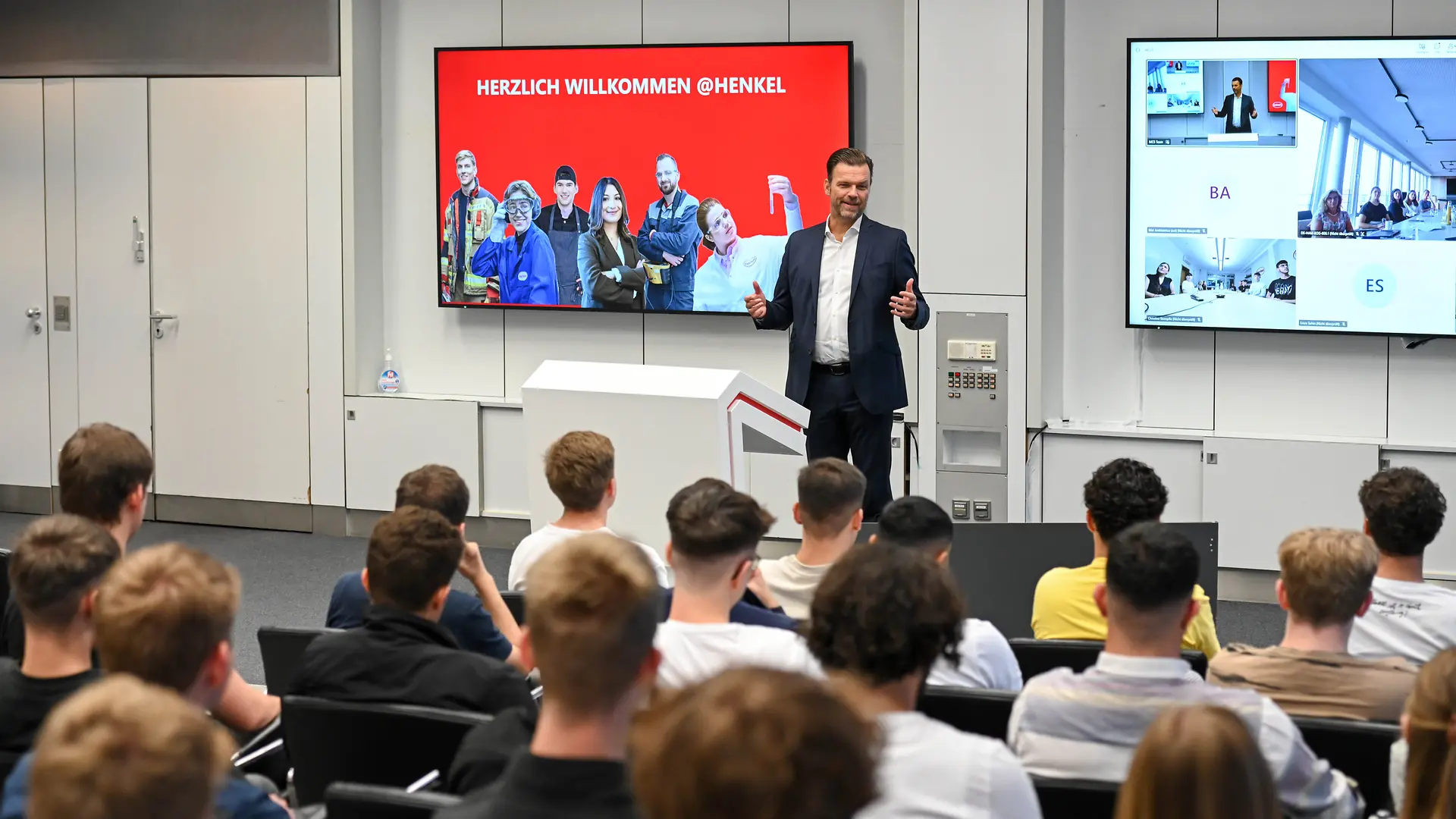 
Deutschlands Personalleiter Oliver Wilhelms bei der Einführungsveranstaltung bei Henkel in Düsseldorf.