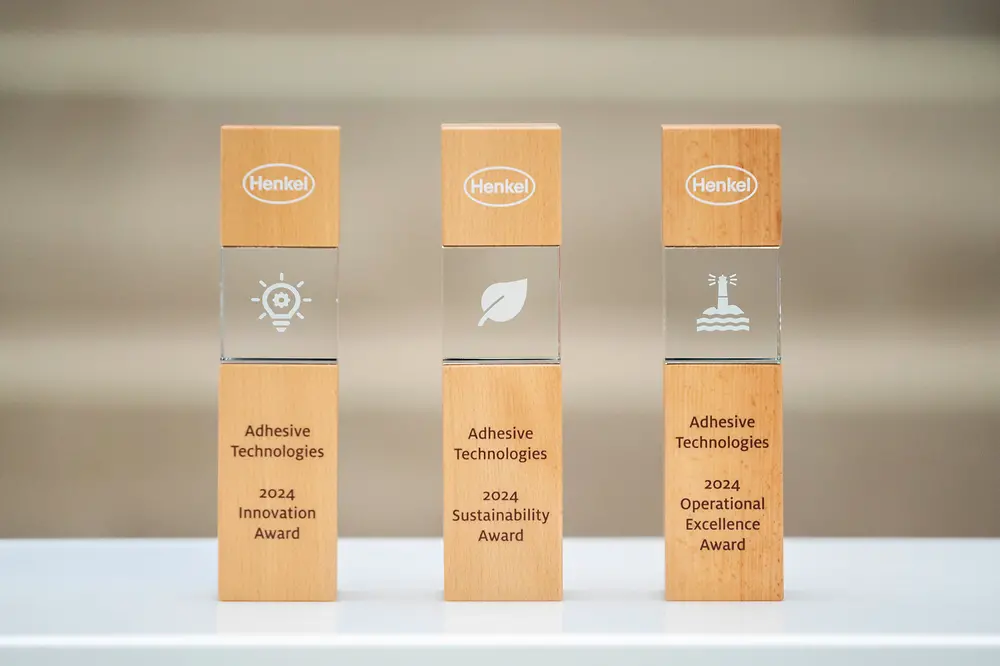 
Henkel Adhesive Technologies hat seine Supplier Awards 2024 an BASF (Kategorie ‚Nachhaltigkeit‘) und Wanhua (Kategorien ‚Innovation‘ & ‚Operational Excellence‘) verliehen. 