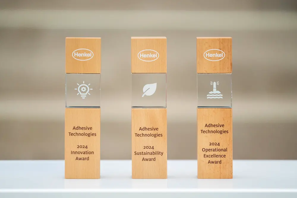 
Henkel Adhesive Technologies hat seine Supplier Awards 2024 an BASF (Kategorie ‚Nachhaltigkeit‘) und Wanhua (Kategorien ‚Innovation‘ & ‚Operational Excellence‘) verliehen. 