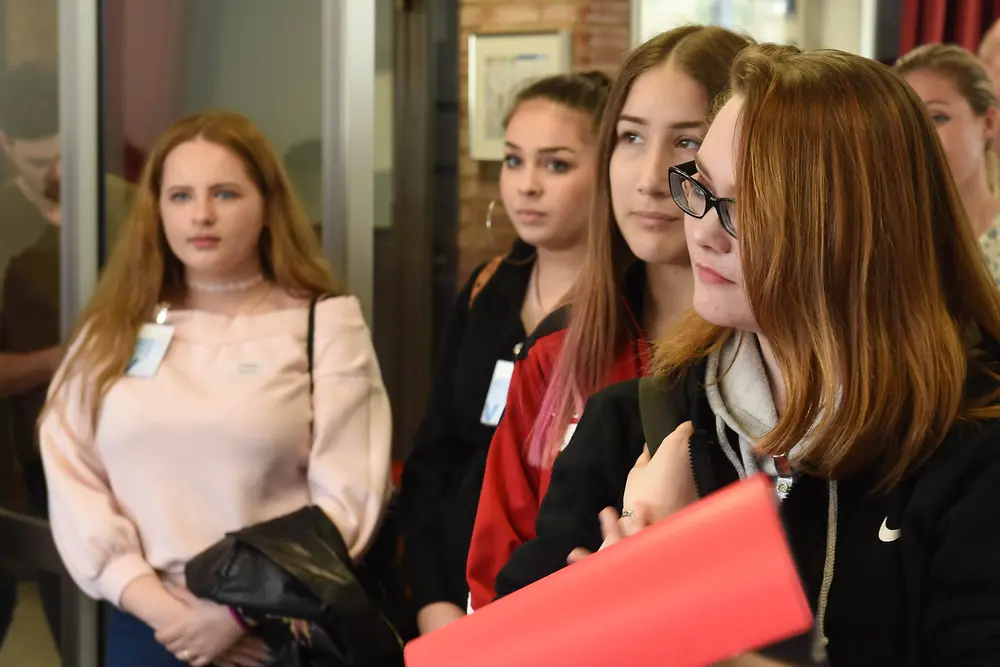 Schüler erhalten von Henkel-Mitarbeitern Unterstützung