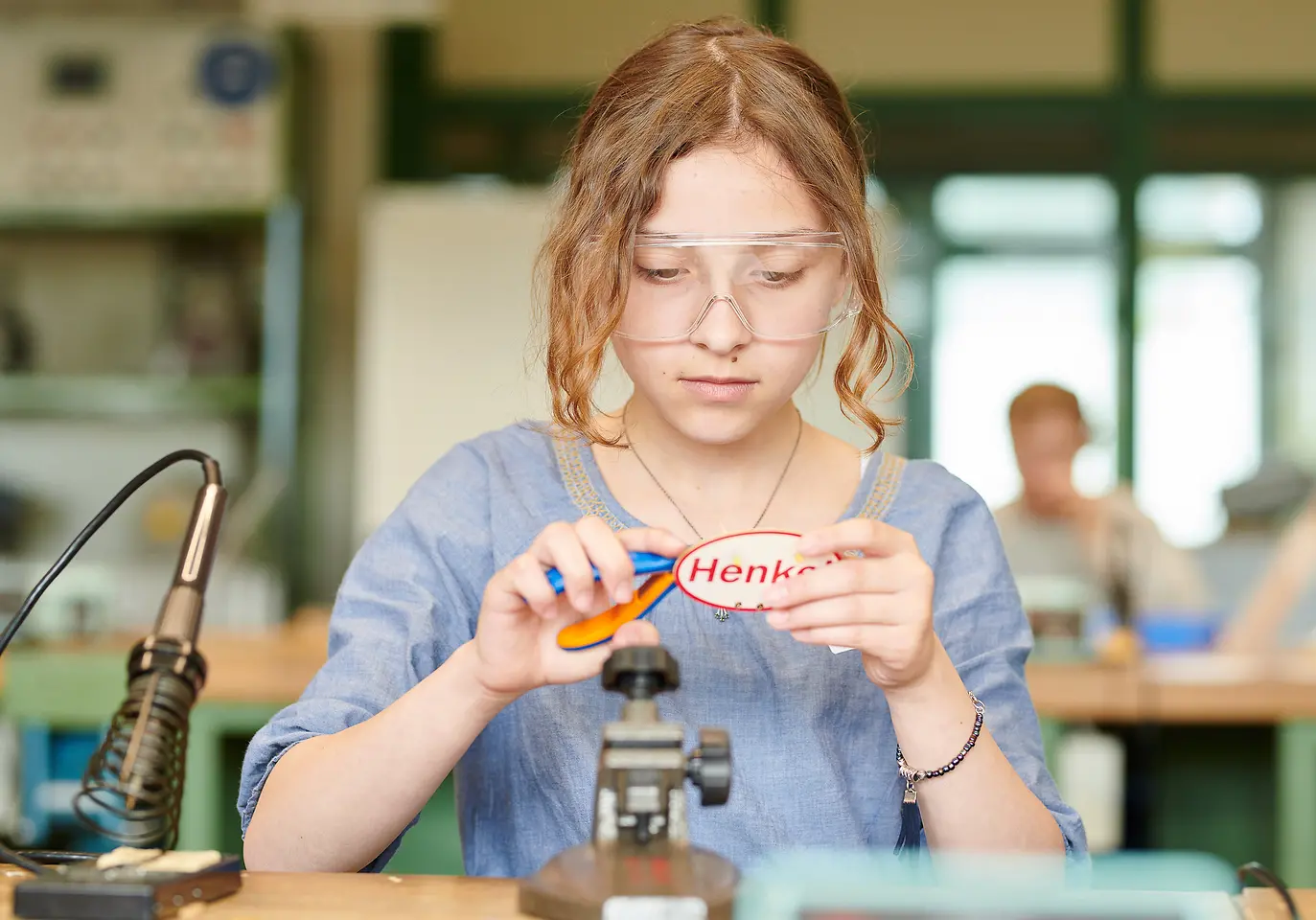 Die Siebt- und Achtklässlerinnen bauten in der Elektrotechnik eine Blinkschaltung