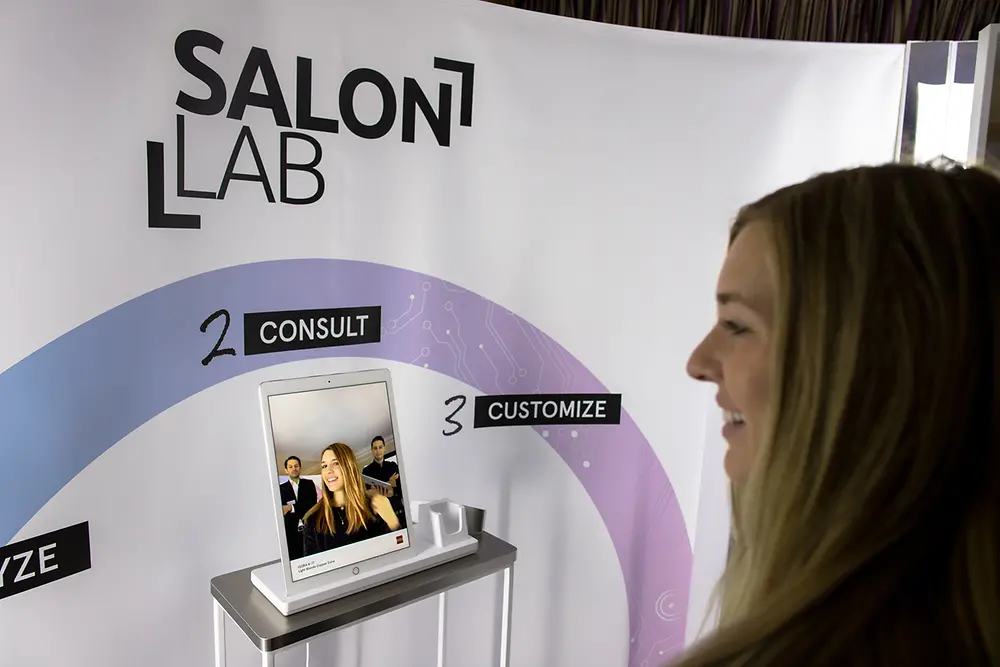 
Henkel Beauty Care befördert das Friseurerlebnis ins digitale Zeitalter und stellte das „Schwarzkopf Professional SalonLab™“ auf der Elektronikmesse CES® in Las Vegas vor. SalonLab wurde zweifach mit dem diesjährigen CES® Innovation Award ausgezeichnet.