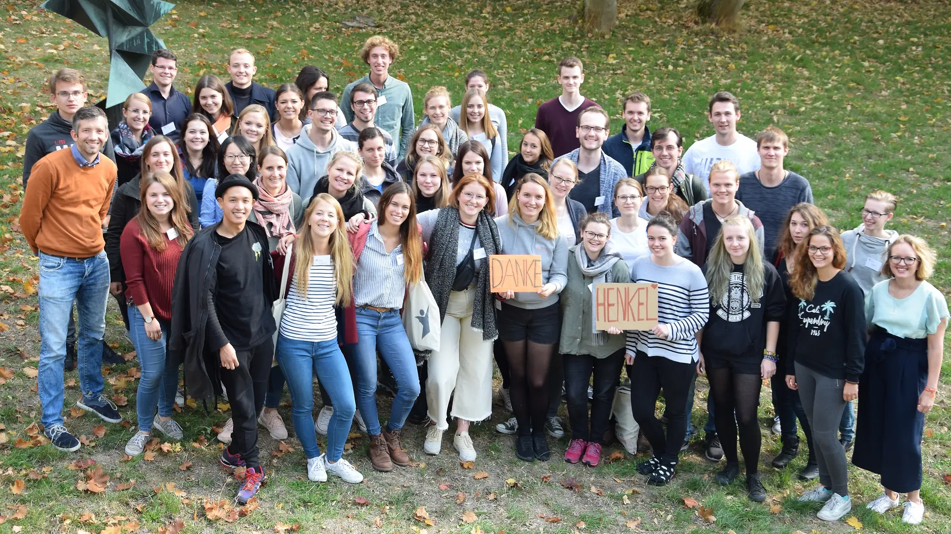 Rock Your Life bildet Studenten als Mentoren aus und bringt diese mit Schülern der Sekundarstufe zusammen