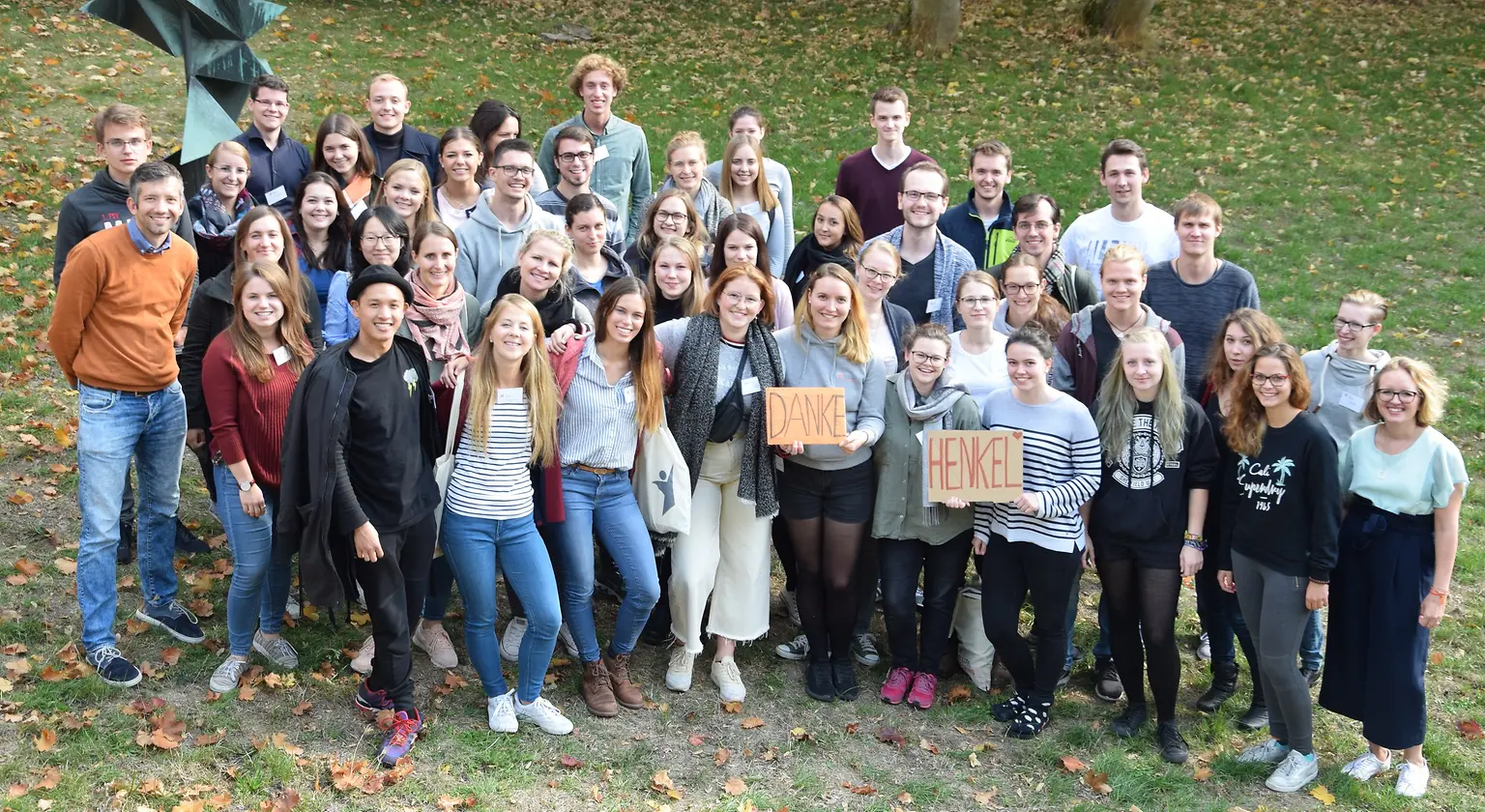 Rock Your Life bildet Studenten als Mentoren aus und bringt diese mit Schülern der Sekundarstufe zusammen